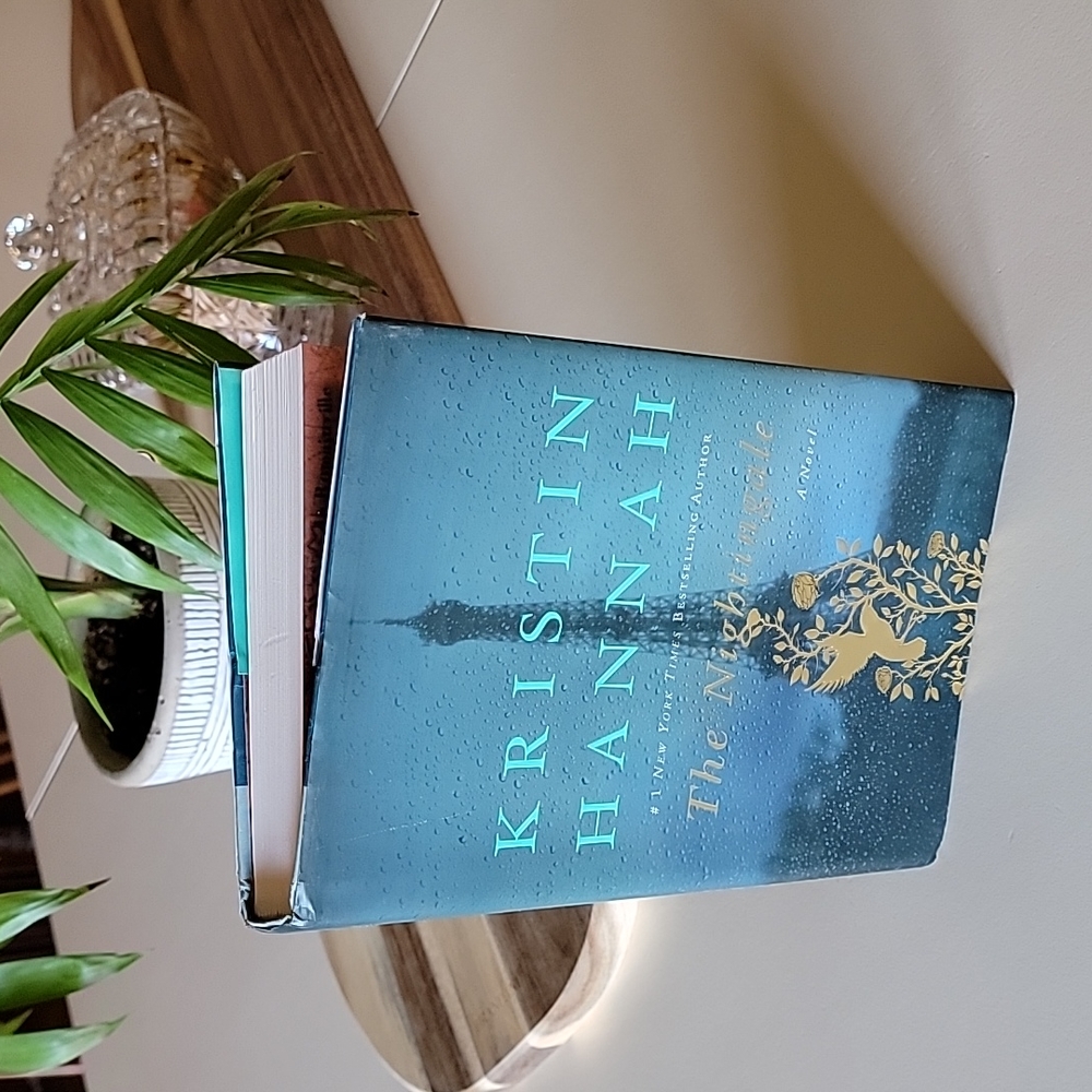 Kristen Hannah - The Nightingale Hardcover Book